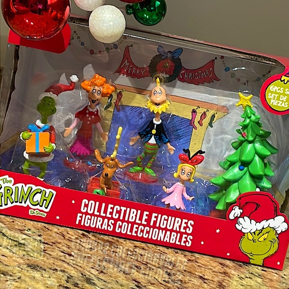 Other - Grinch Collectible Figures